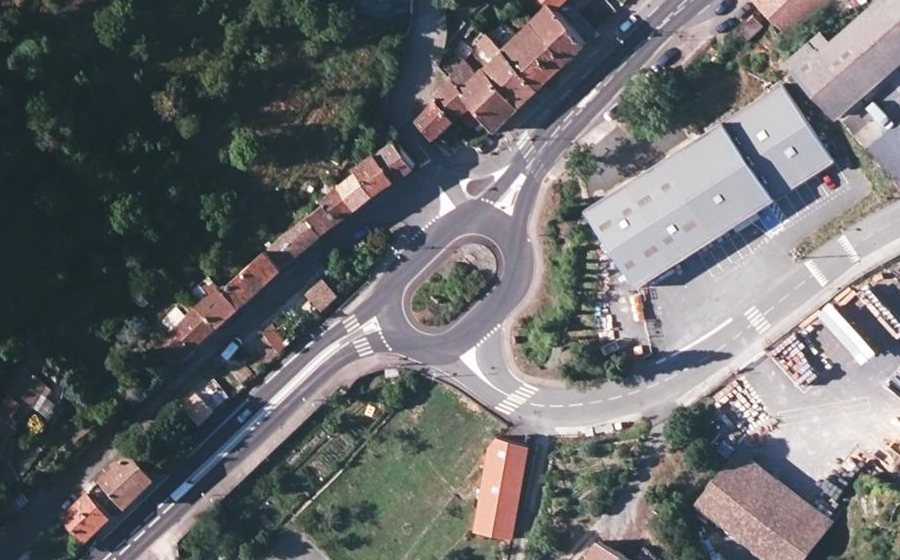Vue aérienne du Rond-point anonyme n°52524022