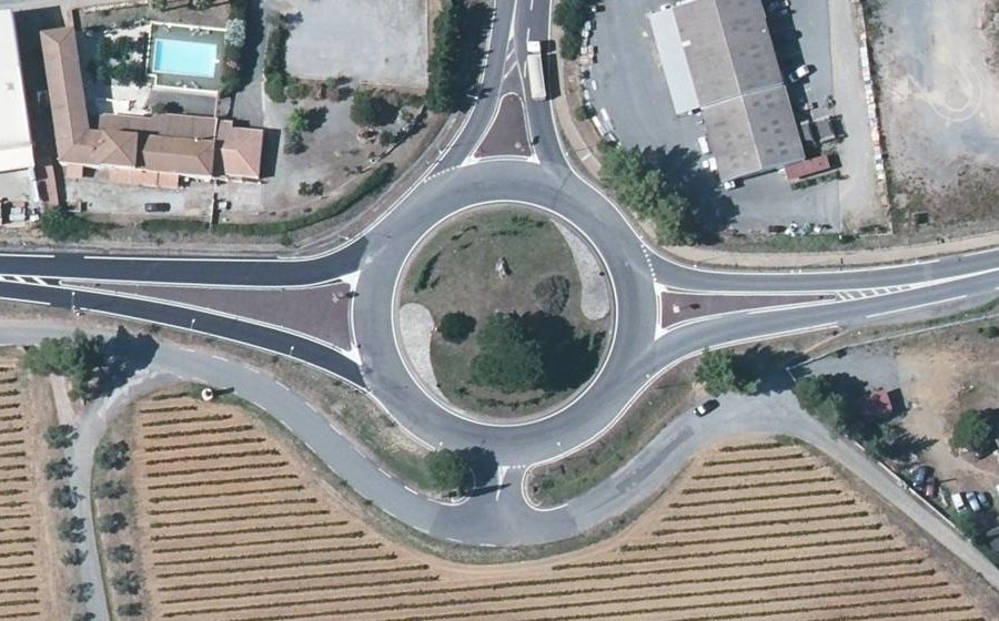 Vue aérienne du Rond-point anonyme n°52524380