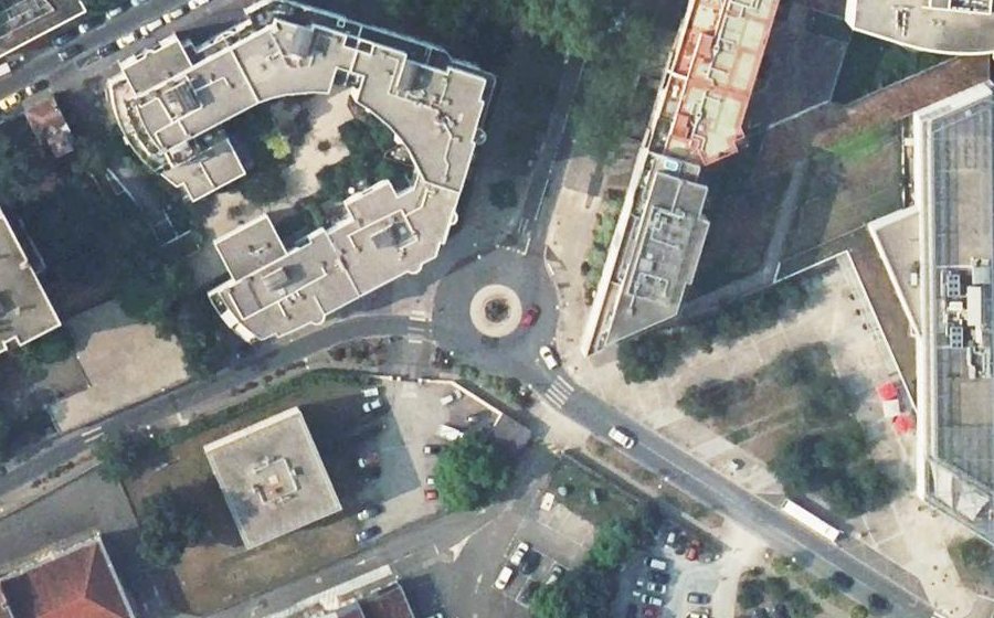 Vue aérienne du Rond-point anonyme n°52524500