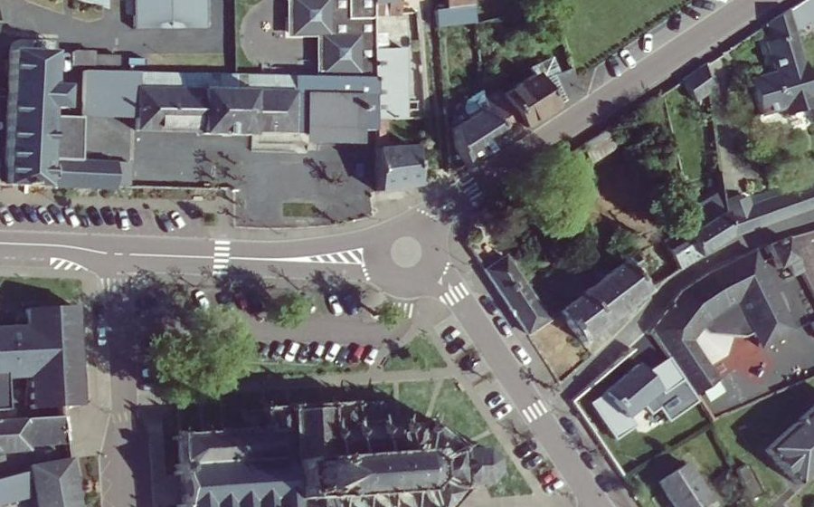 Vue aérienne du Rond-point anonyme n°525256448