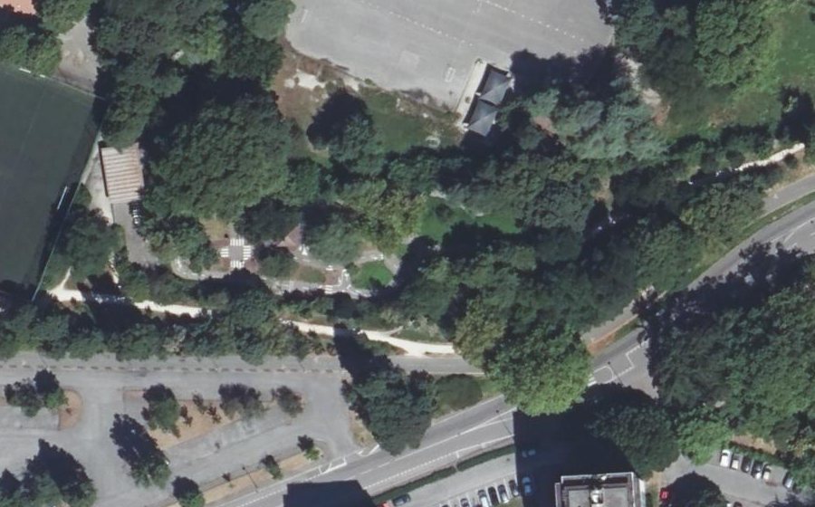 Vue aérienne du Rond-point anonyme n°52527942