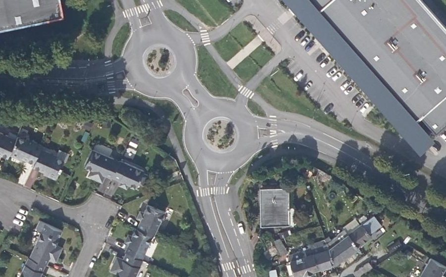 Vue aérienne du Rond-point anonyme n°525586460