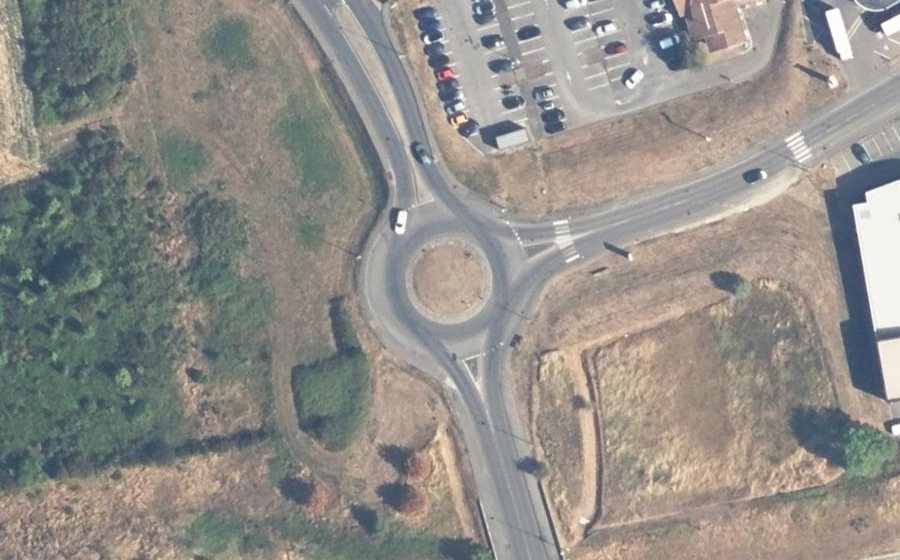 Vue aérienne du Rond-point anonyme n°525650211