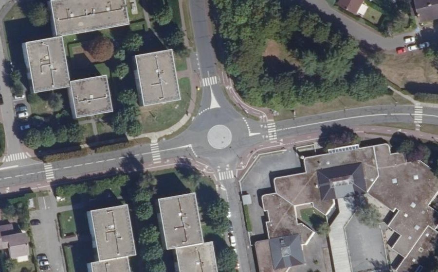Vue aérienne du Rond-point anonyme n°525662190