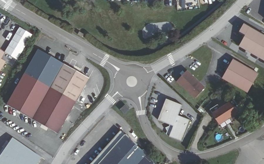 Vue aérienne du Rond-point anonyme n°525715770