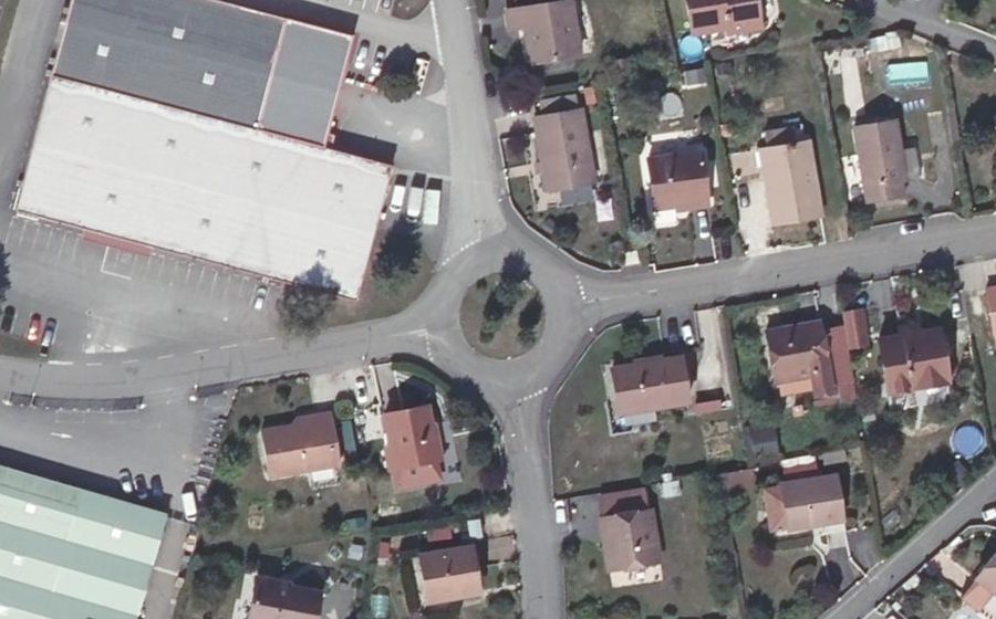 Vue aérienne du Rond-point anonyme n°525715774
