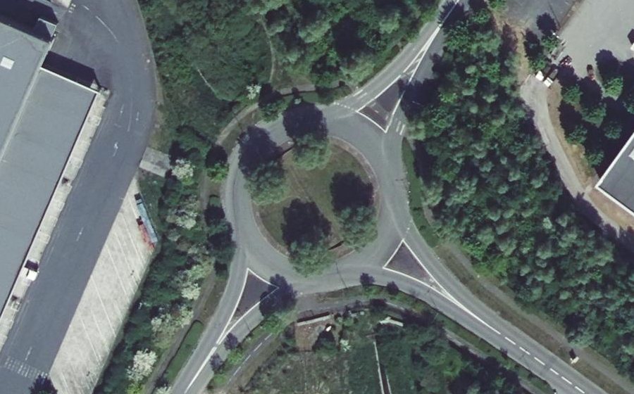 Vue aérienne du Rond-point anonyme n°52576852
