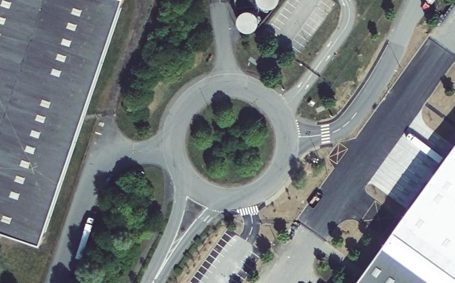 Vue aérienne du Rond-point anonyme n°52576854