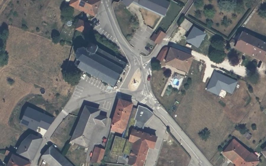 Vue aérienne du Rond-point anonyme n°52599097