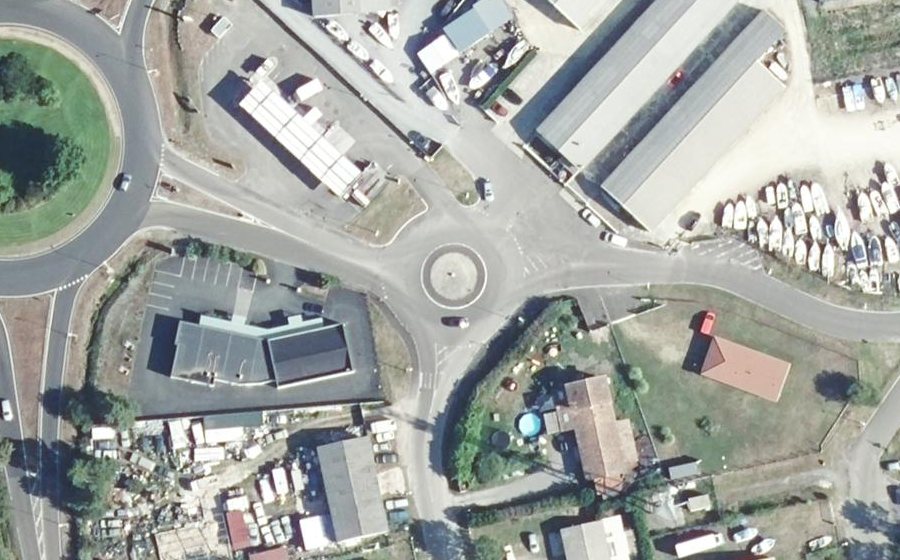 Vue aérienne du Rond-point anonyme n°526154585