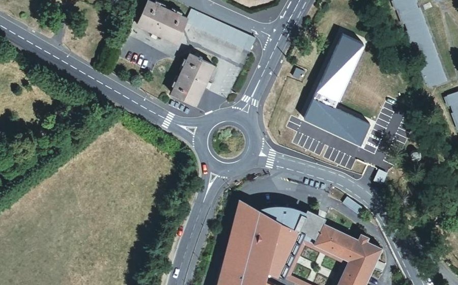 Vue aérienne du Rond-point anonyme n°526261029