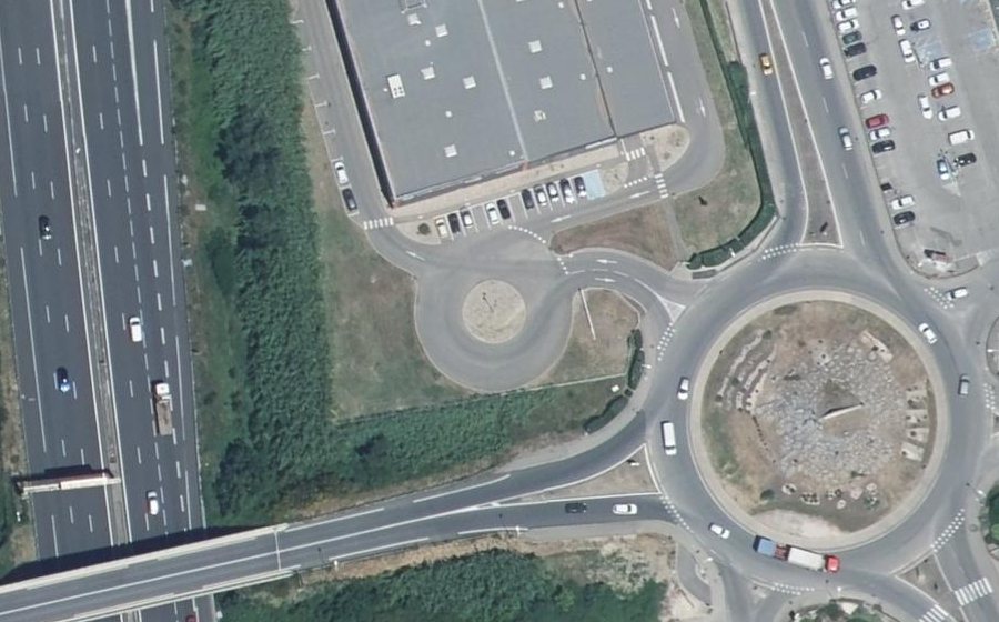 Vue aérienne du Rond-point anonyme n°526722350