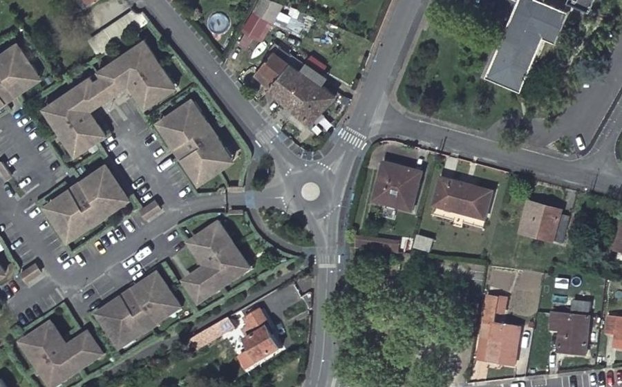 Vue aérienne du Rond-point anonyme n°52706728