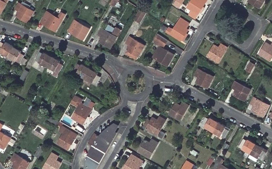 Vue aérienne du Rond-point anonyme n°52706732