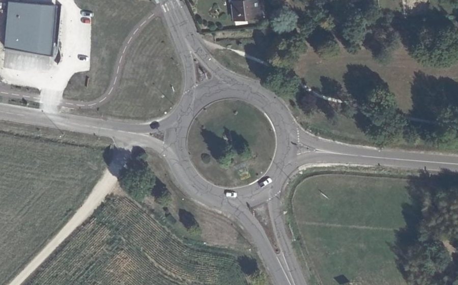 Vue aérienne du Rond-point anonyme n°52709528