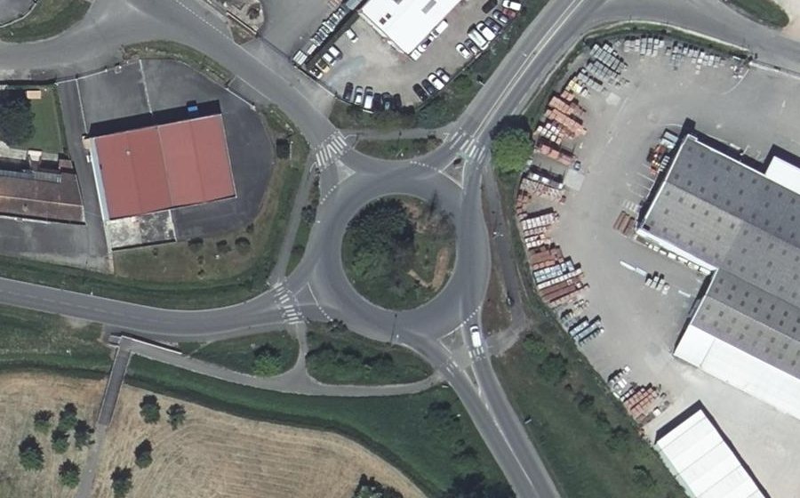 Vue aérienne du Rond-point anonyme n°52714433