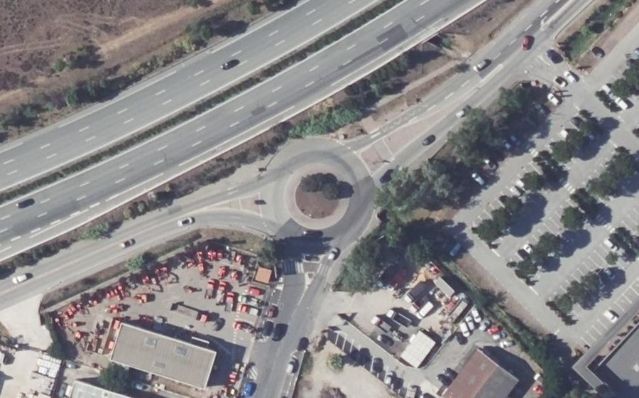 Vue aérienne du Rond-point anonyme n°52718533