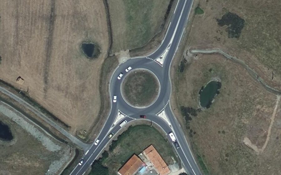 Vue aérienne du Rond-point anonyme n°527248956