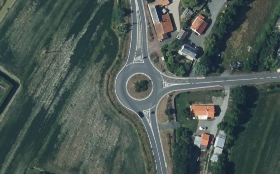 Vue aérienne du Rond-point anonyme n°527251169