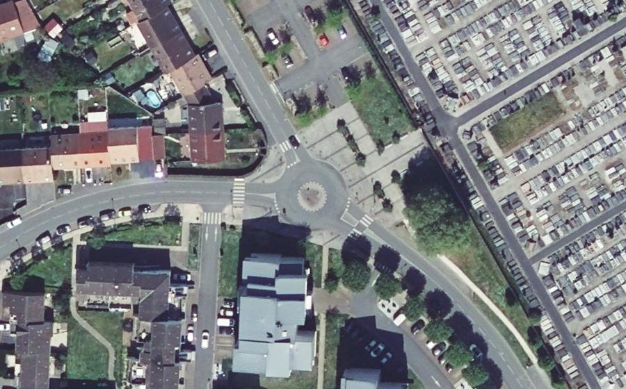 Vue aérienne du Rond-point anonyme n°527331870