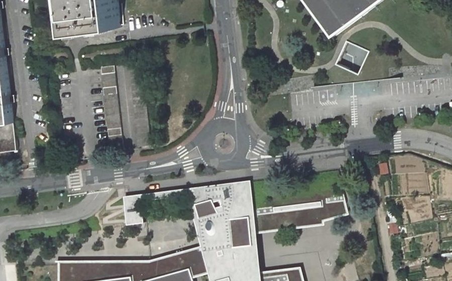 Vue aérienne du Rond-point anonyme n°52737334
