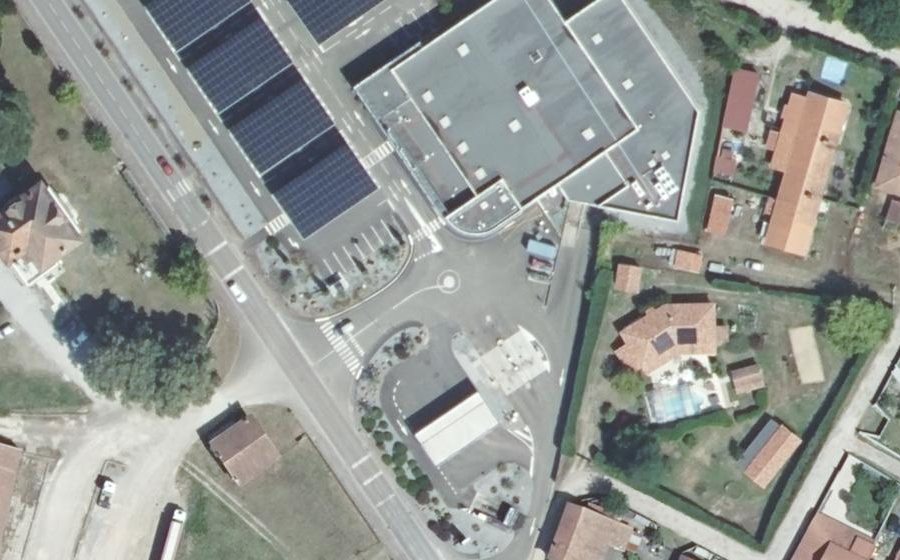 Vue aérienne du Rond-point anonyme n°527662155
