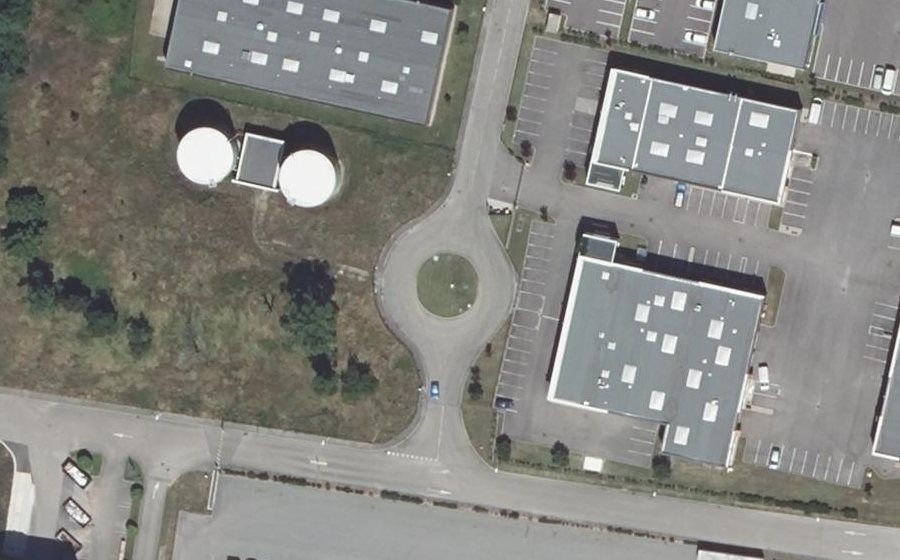 Vue aérienne du Rond-point anonyme n°527833500