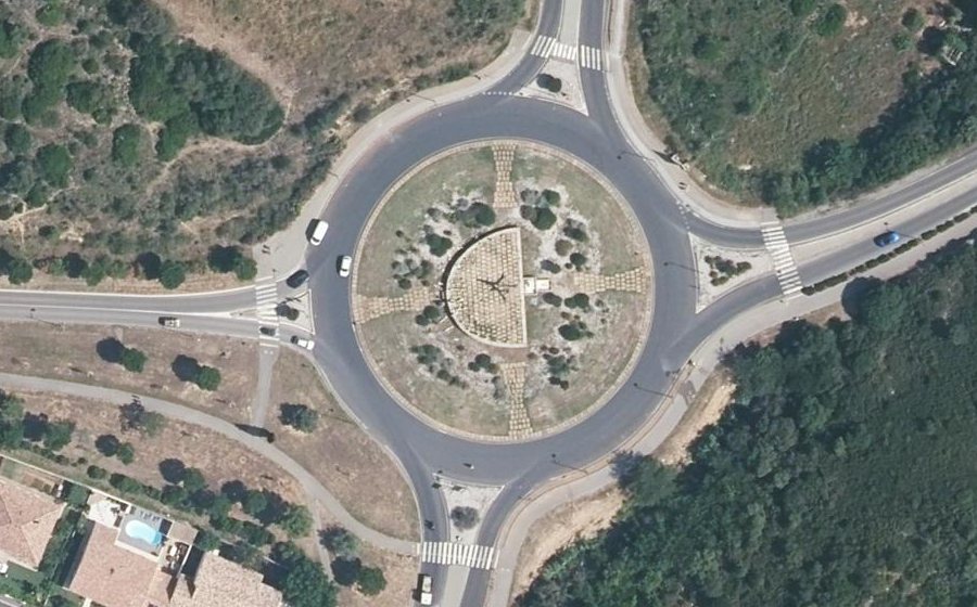 Vue aérienne du Rond-point anonyme n°52828911
