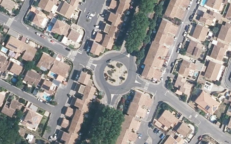 Vue aérienne du Rond-point anonyme n°52833330