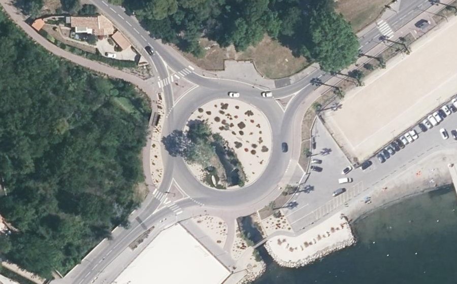 Vue aérienne du Rond-point anonyme n°52833437