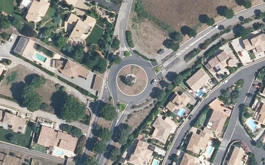 Vue aérienne du Rond-point anonyme n°52833951