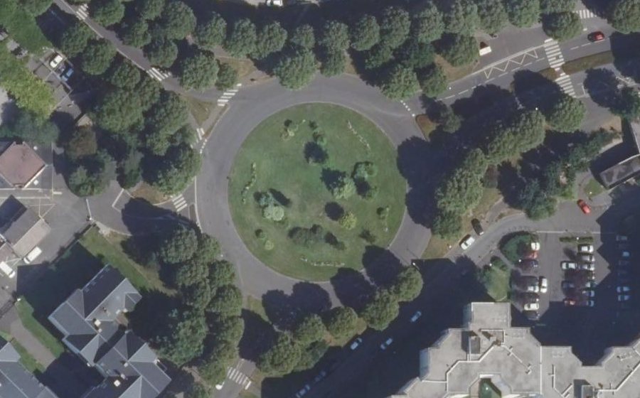 Vue aérienne du Rond-point anonyme n°52839066