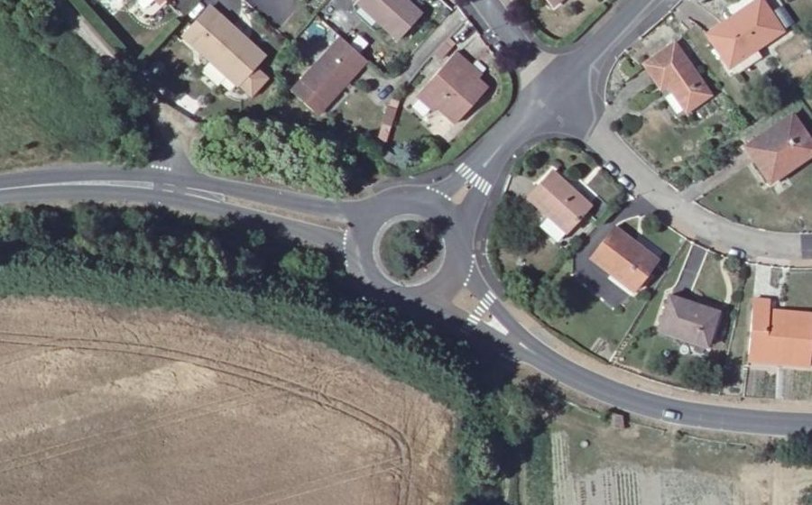 Vue aérienne du Rond-point anonyme n°52841149