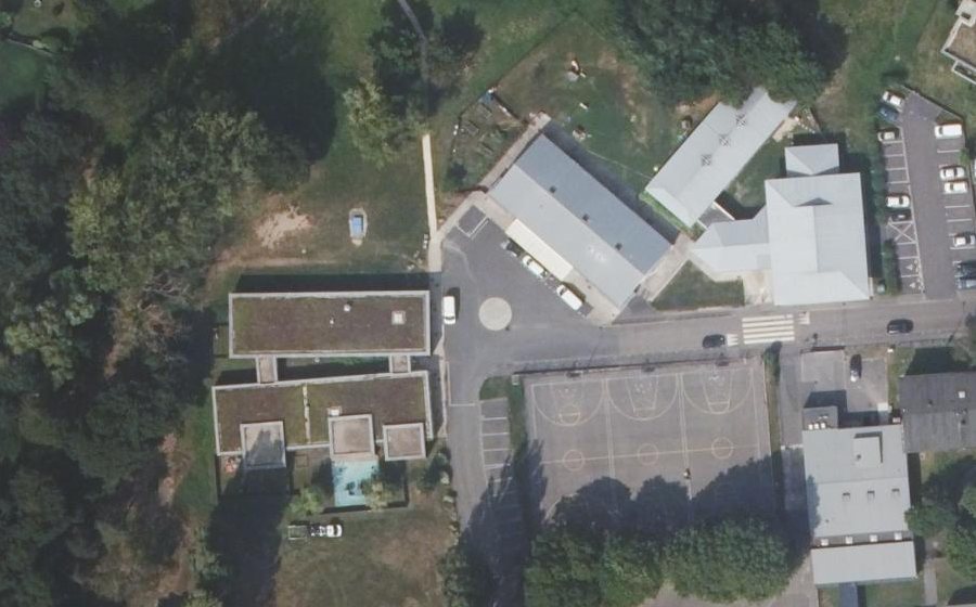 Vue aérienne du Rond-point anonyme n°528708414