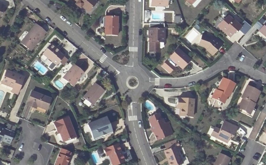 Vue aérienne du Rond-point anonyme n°52872459