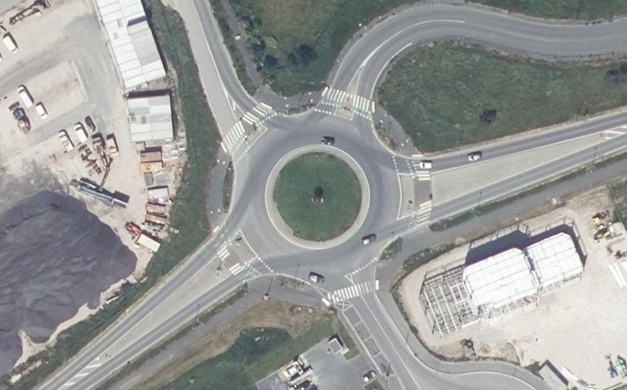 Vue aérienne du Rond-point anonyme n°52874933