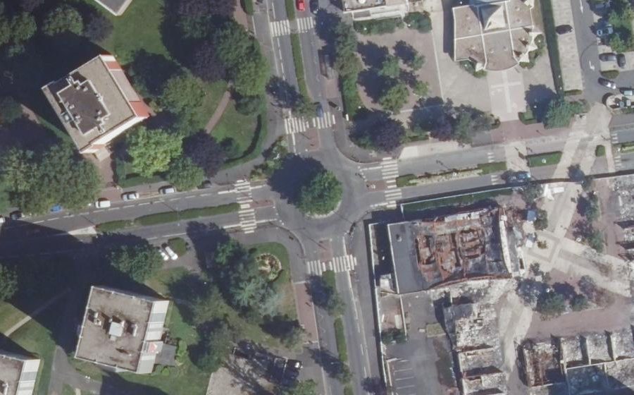 Vue aérienne du Rond-point anonyme n°52877173