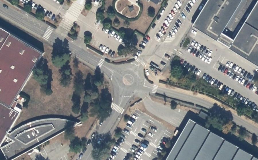 Vue aérienne du Rond-point anonyme n°528882845