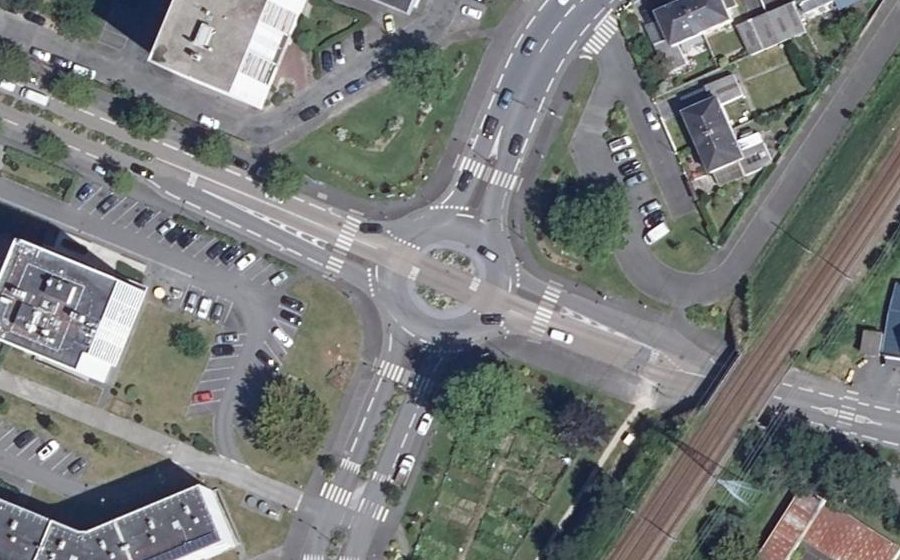 Vue aérienne du Rond-point anonyme n°52891710