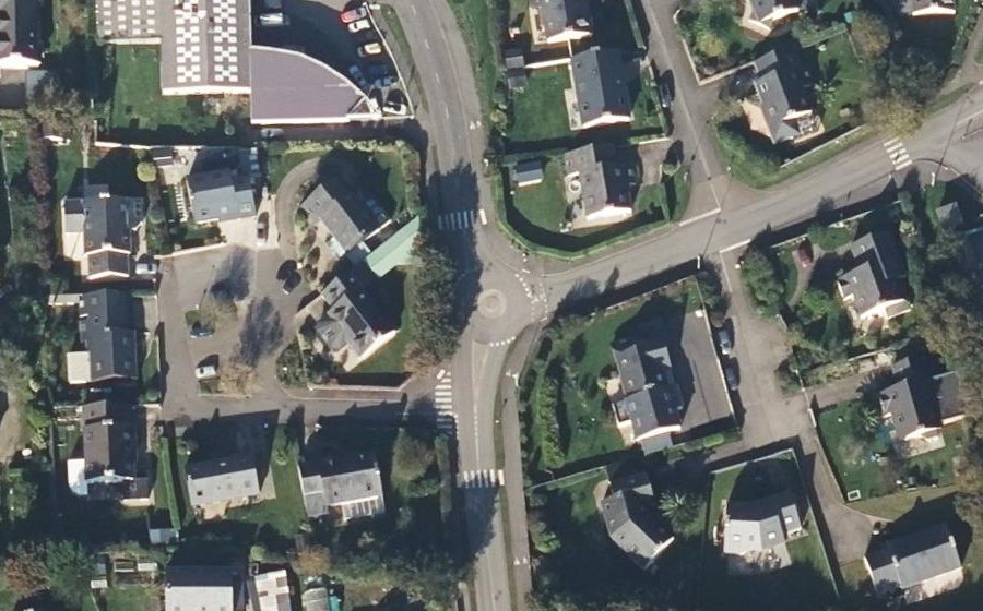 Vue aérienne du Rond-point anonyme n°528974512