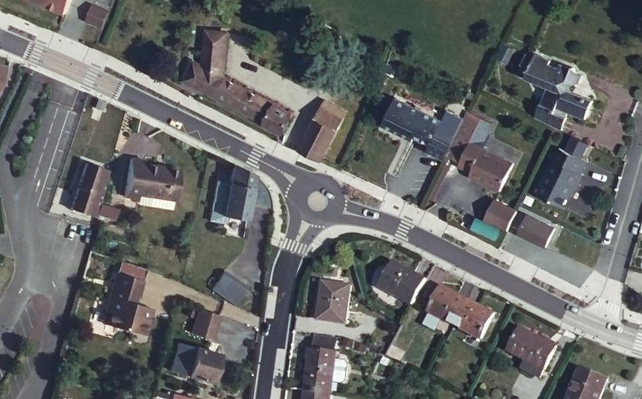 Vue aérienne du Rond-point anonyme n°529385347
