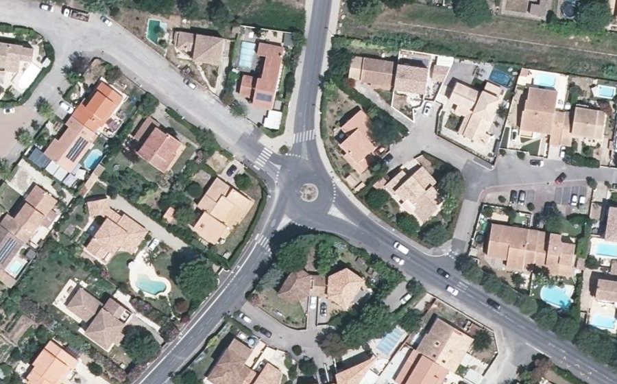 Vue aérienne du Rond-point anonyme n°529469489