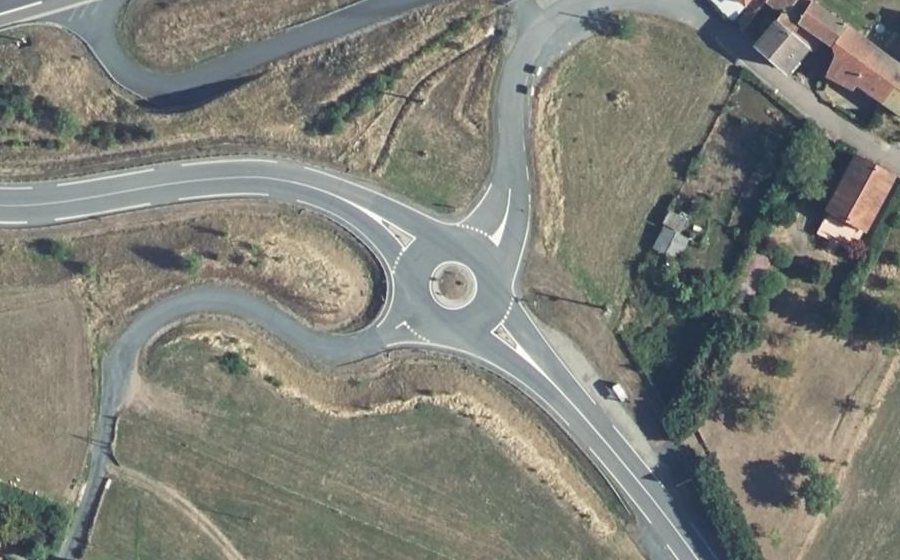 Vue aérienne du Rond-point anonyme n°529562616