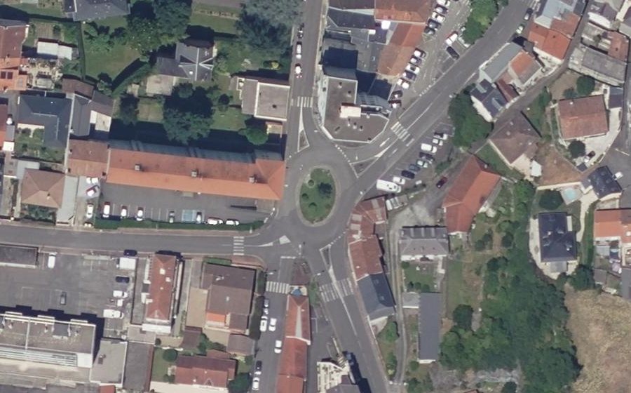 Vue aérienne du Rond-point anonyme n°52959309