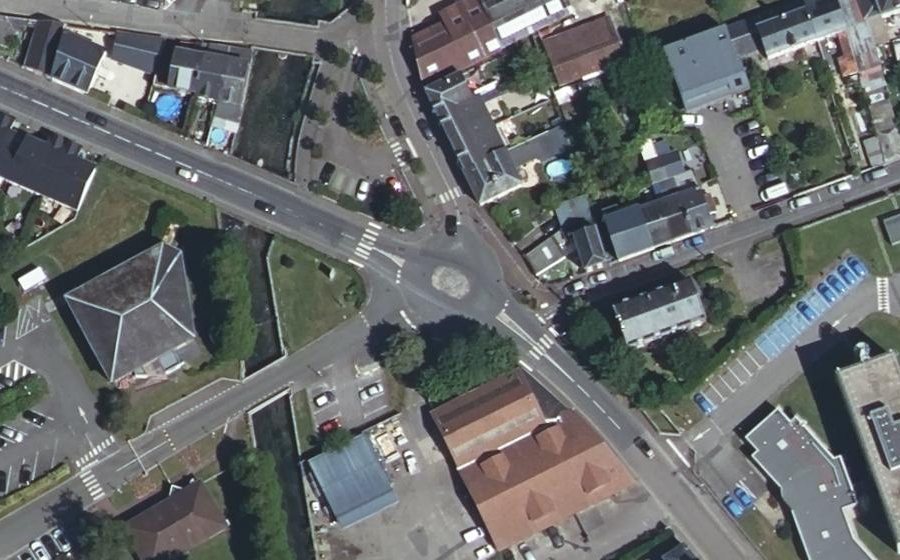Vue aérienne du Rond-point anonyme n°52960276