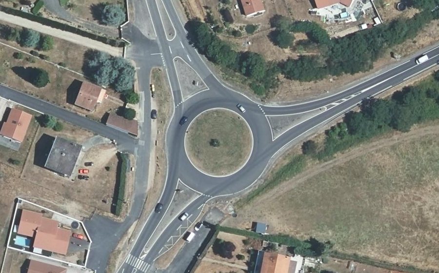 Vue aérienne du Rond-point anonyme n°52984504