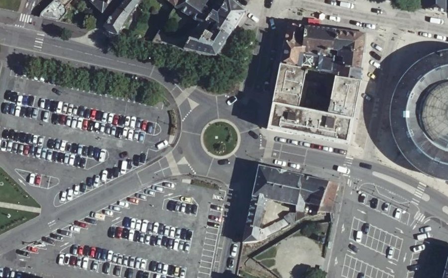 Vue aérienne du Rond-point anonyme n°529923105