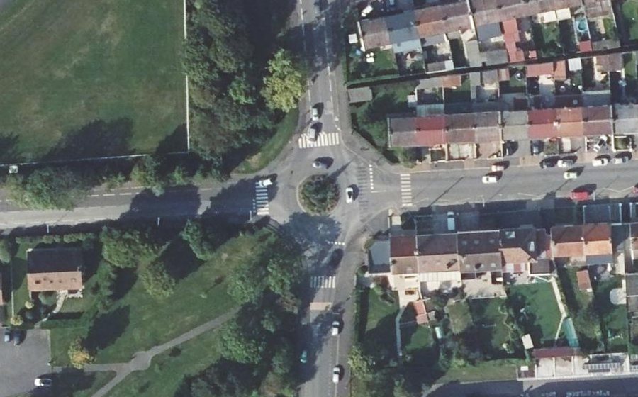 Vue aérienne du Rond-point anonyme n°52994420