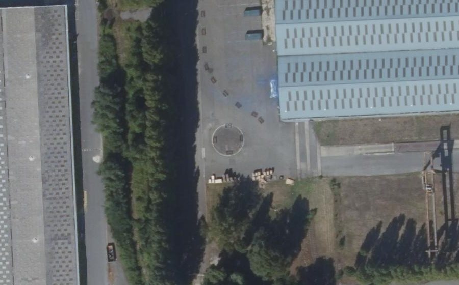 Vue aérienne du Rond-point anonyme n°529945883