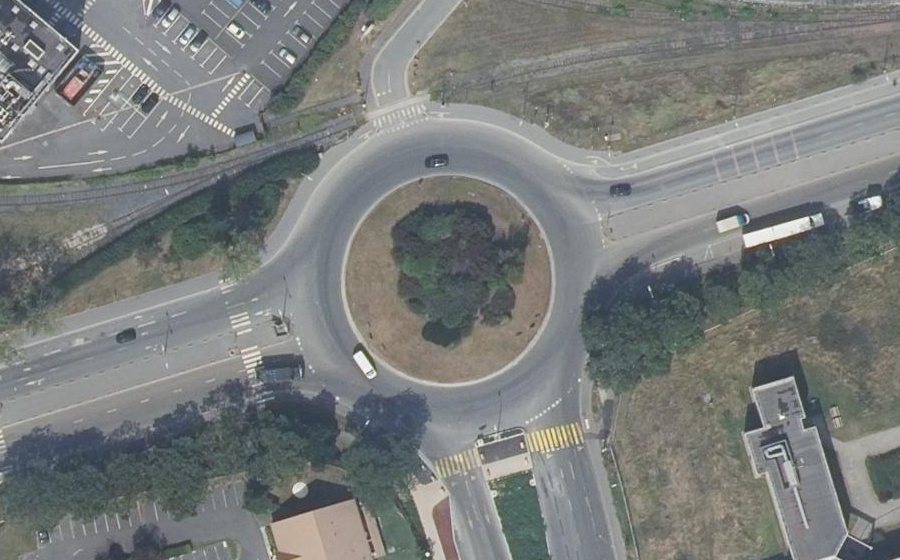 Vue aérienne du Rond-point anonyme n°529996394